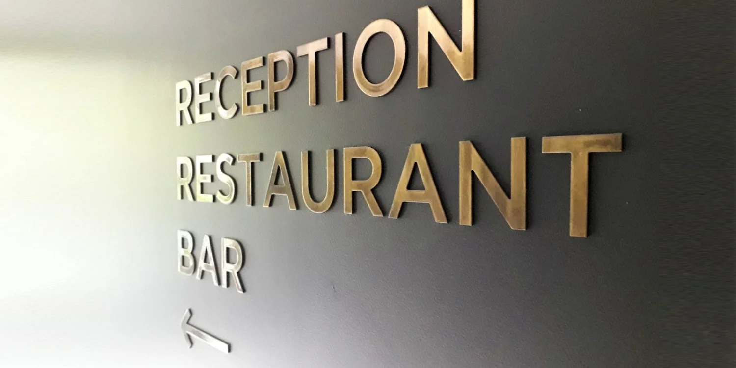 Signalétique pour hôtels, cafés et restaurants