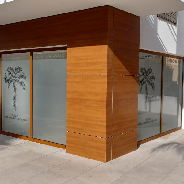 vitrine-adhesif-depoli-lettrage-decoupe-signarama-saint-laurent-du-var