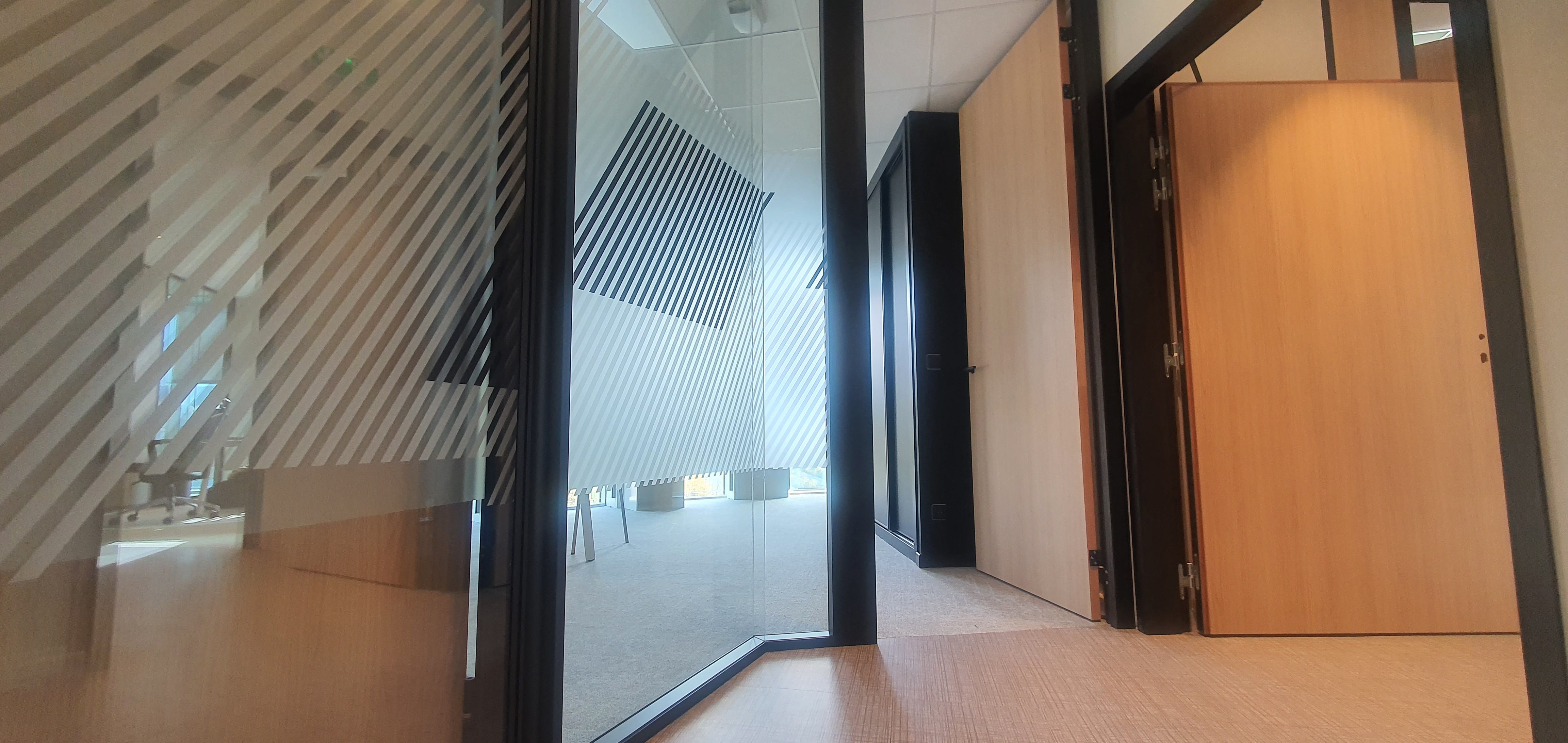 Décoration interieure enseigne et vitrophanie bureaux