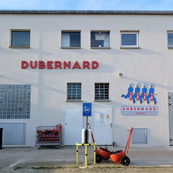 Enseigne lettres découpées relief - Dubernard