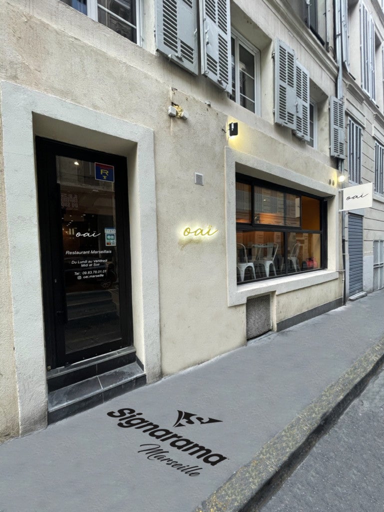 lettres-pvc-retro-eclairees-enseigne-drapeau-vitrophanie-oai-signarama-marseille