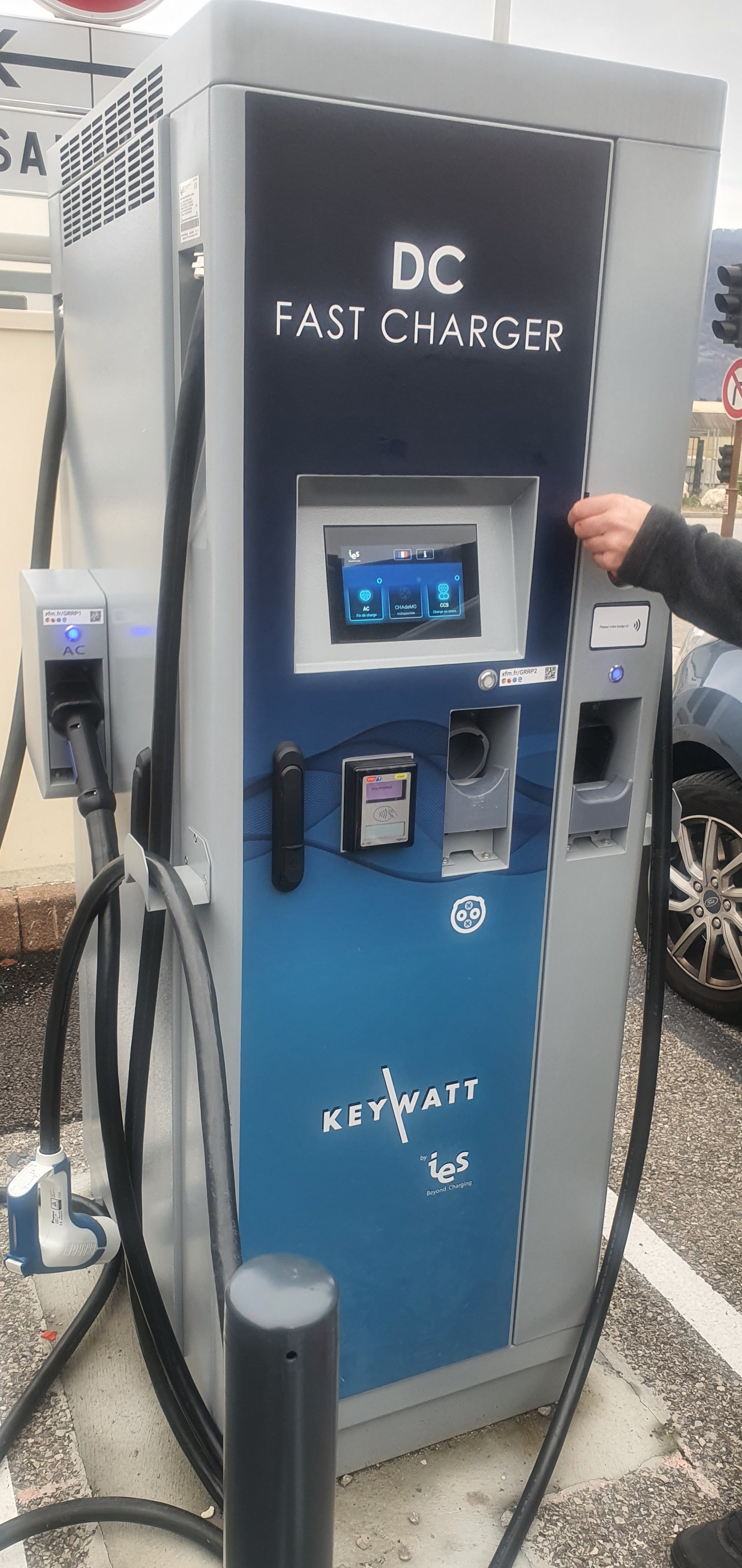 Habillage adhésif sur bornes de recharge électrique