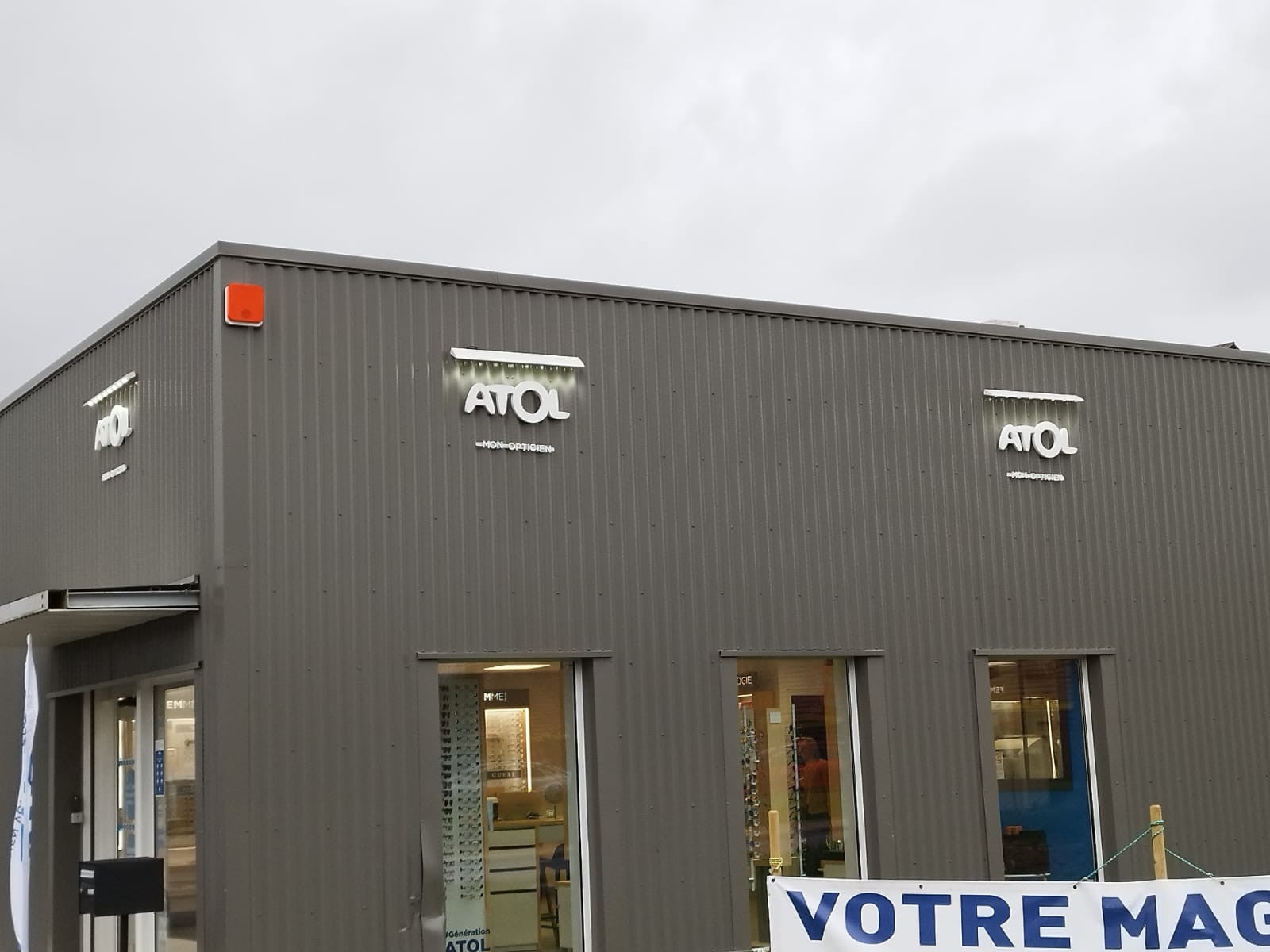 Enseigne lettres découpées