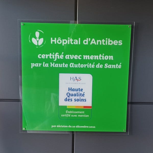 Plaque en plexiglass pour l'hôpital d'Antibes par Signarama Saint Laurent du Var