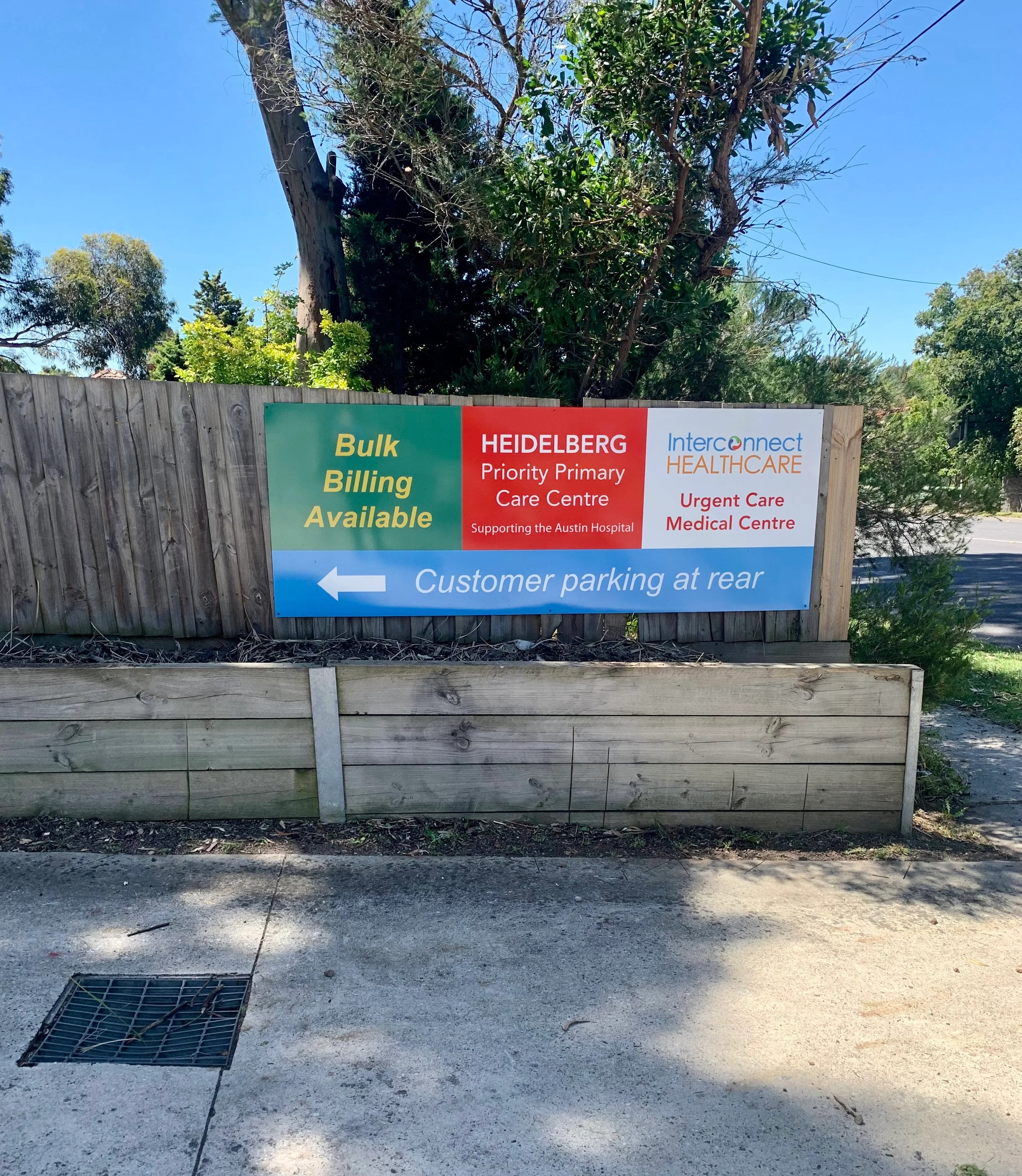Clinic Signage - Interconnect Healthcare - Heidelberg.