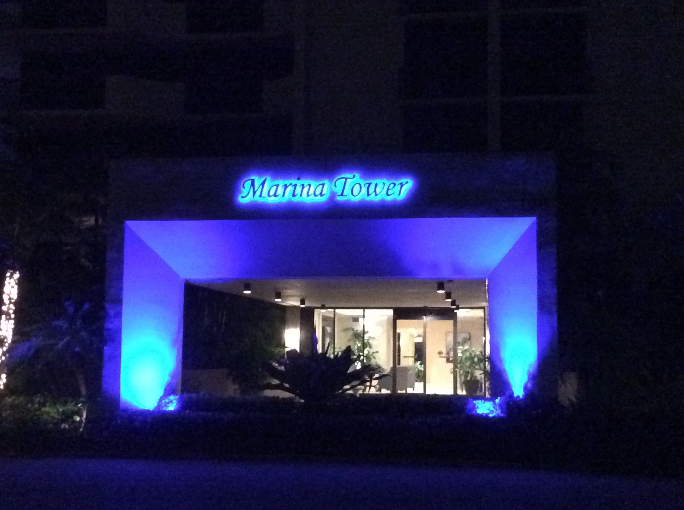 Illuminated & Lighted Signs