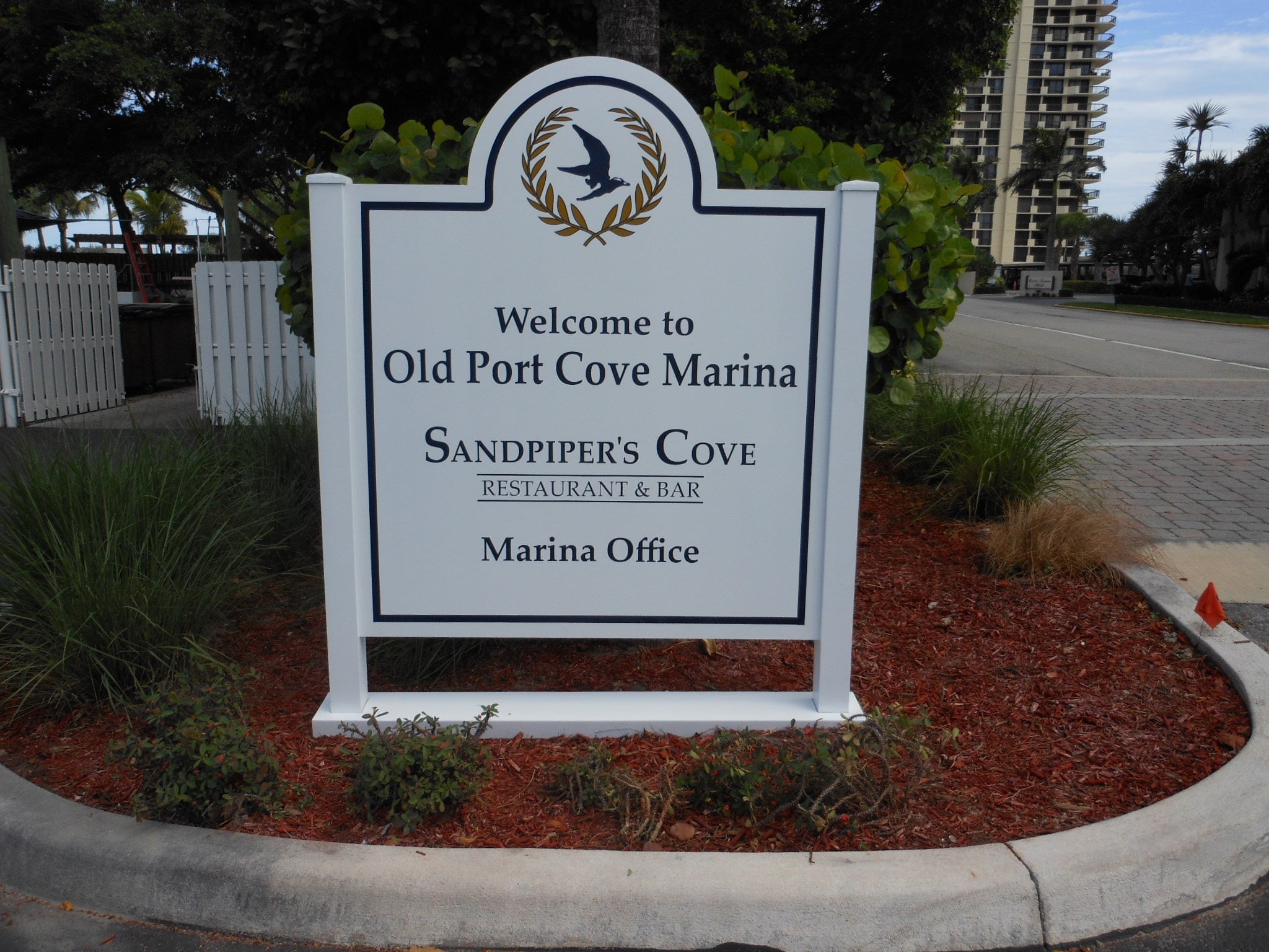 Freestanding & Standalone Signs