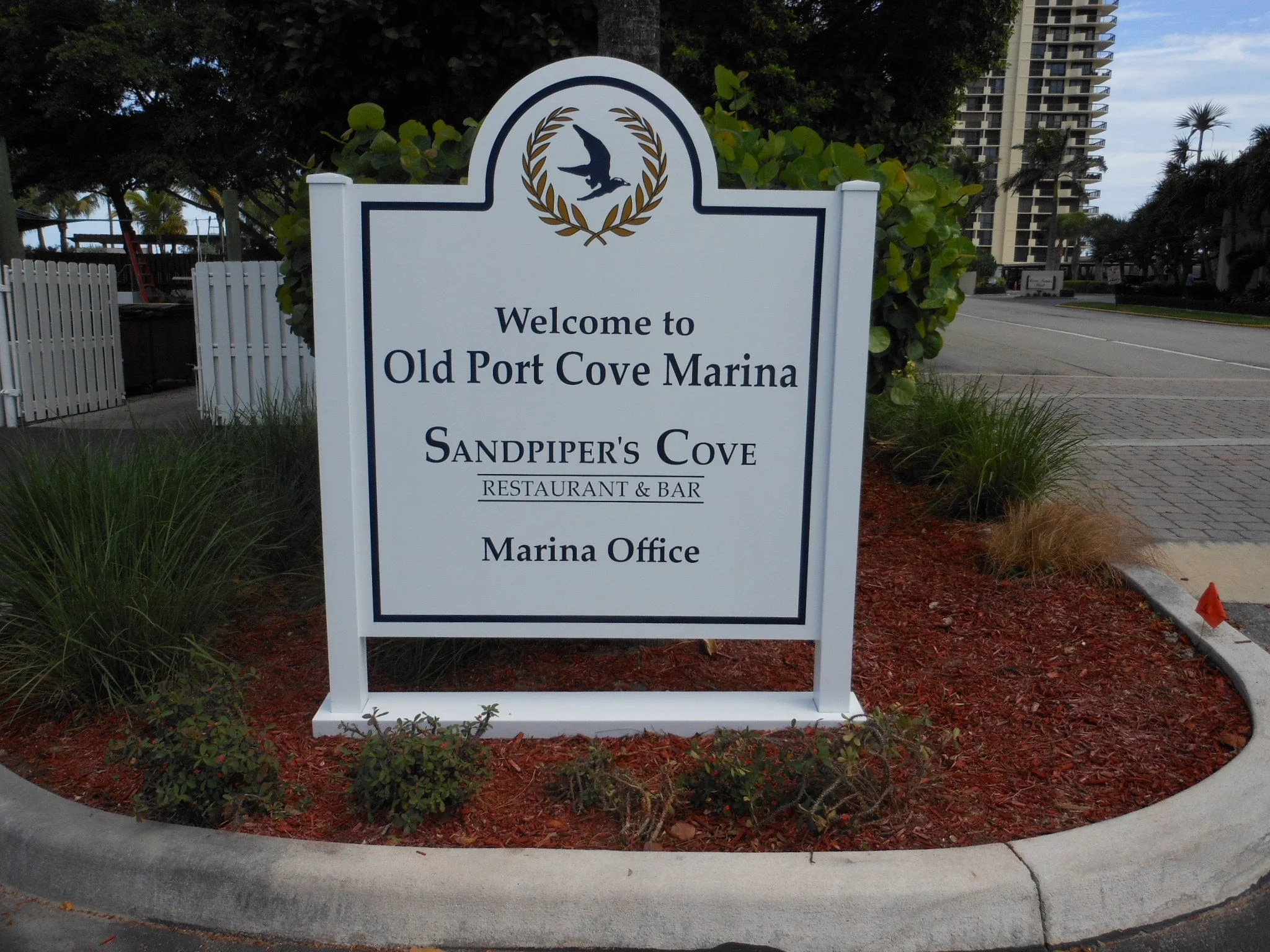 Freestanding & Standalone Signs