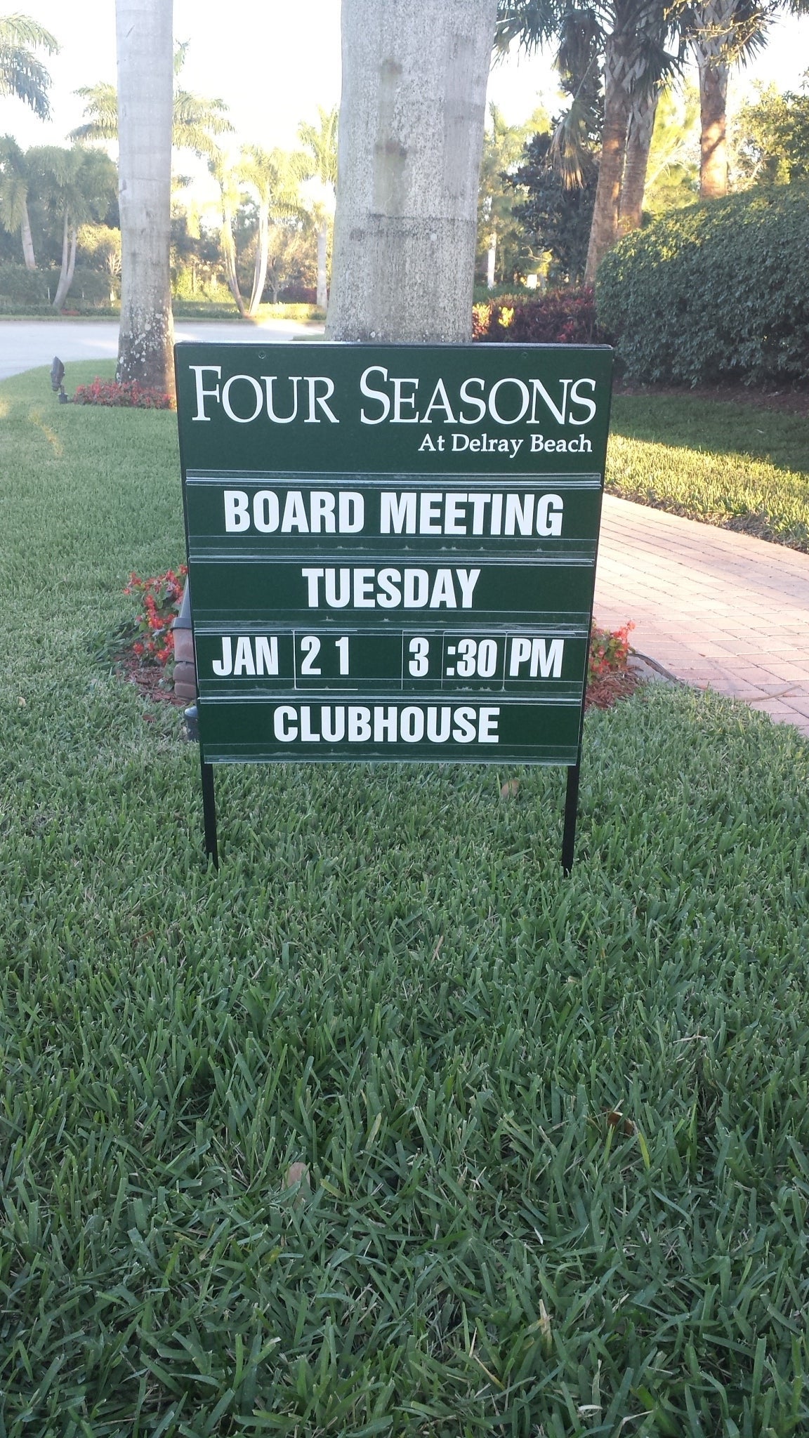 Freestanding & Standalone Signs