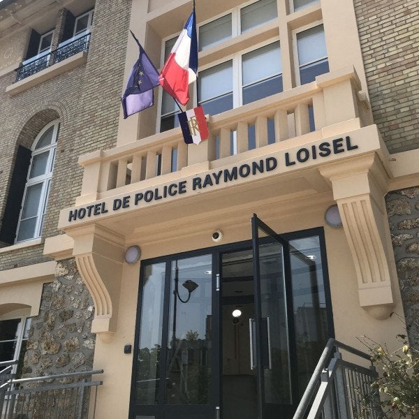 Lettres découpées laquées