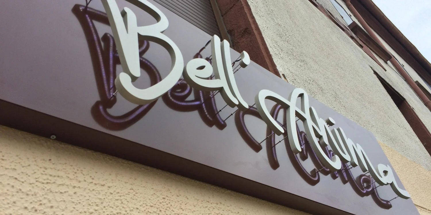 Lettres découpées rétro éclairées