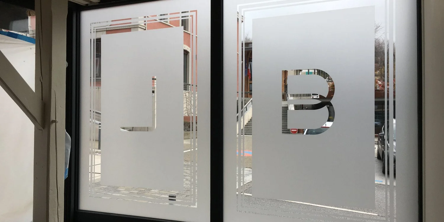 Vitrophanie & films adhésifs sur mesure pour vitrines