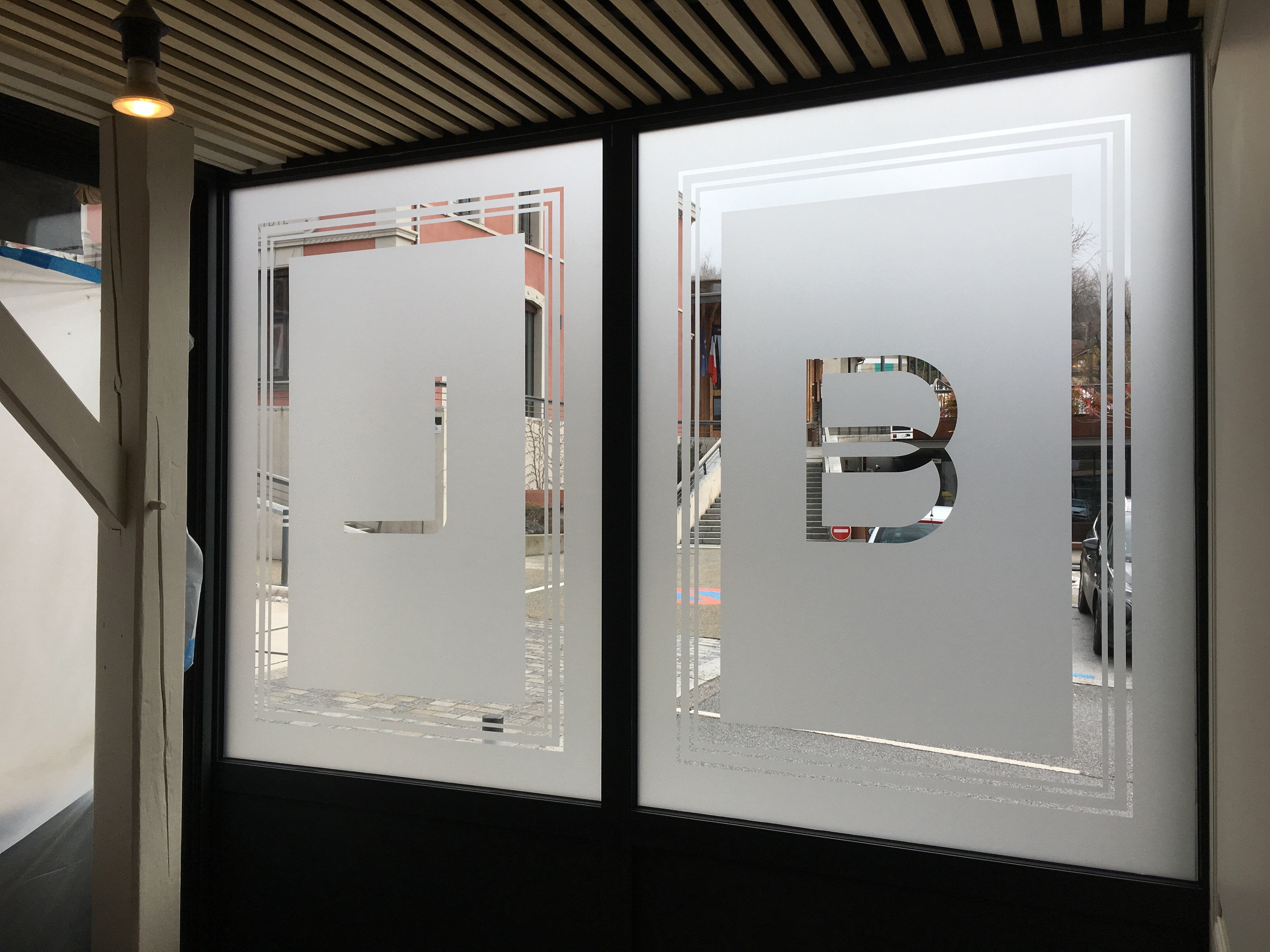 Vitrophanie & films adhésifs sur mesure pour vitrines