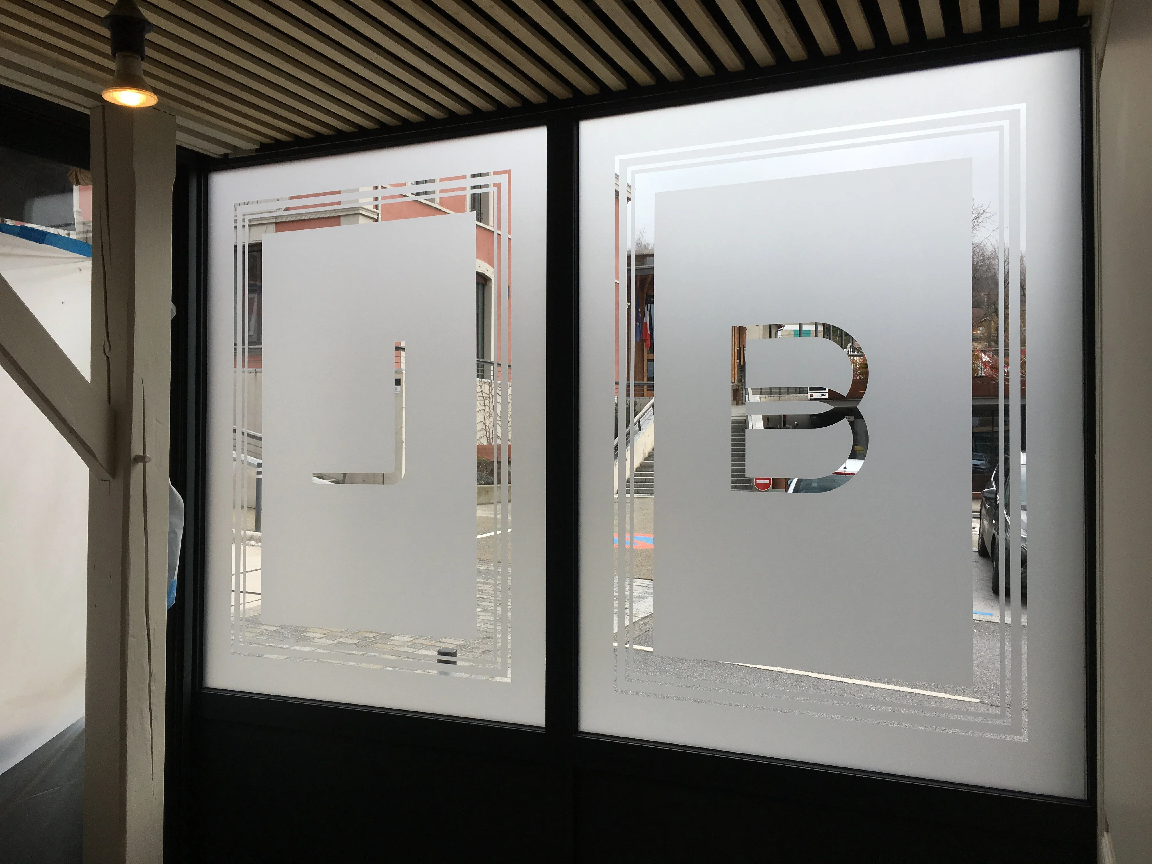 Vitrophanie & films adhésifs sur mesure pour vitrines