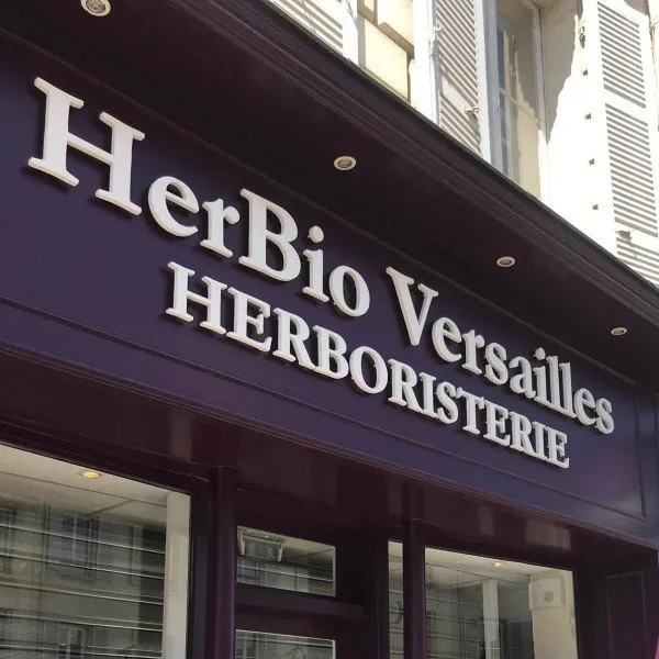 Enseigne en lettres relief