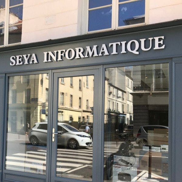 signarama versailles enseigne en lettres relief pour seya informatique
