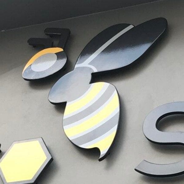 Enseigne et logo relief