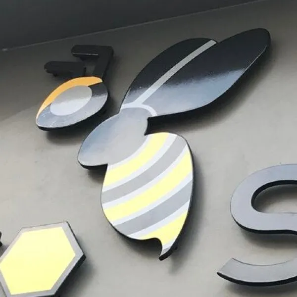 Enseigne et logo relief