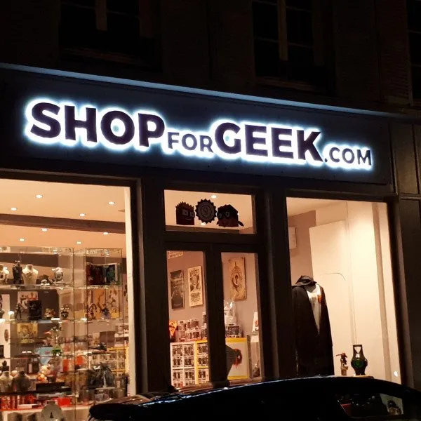 enseigne-lumineuse-lettres-decoupees