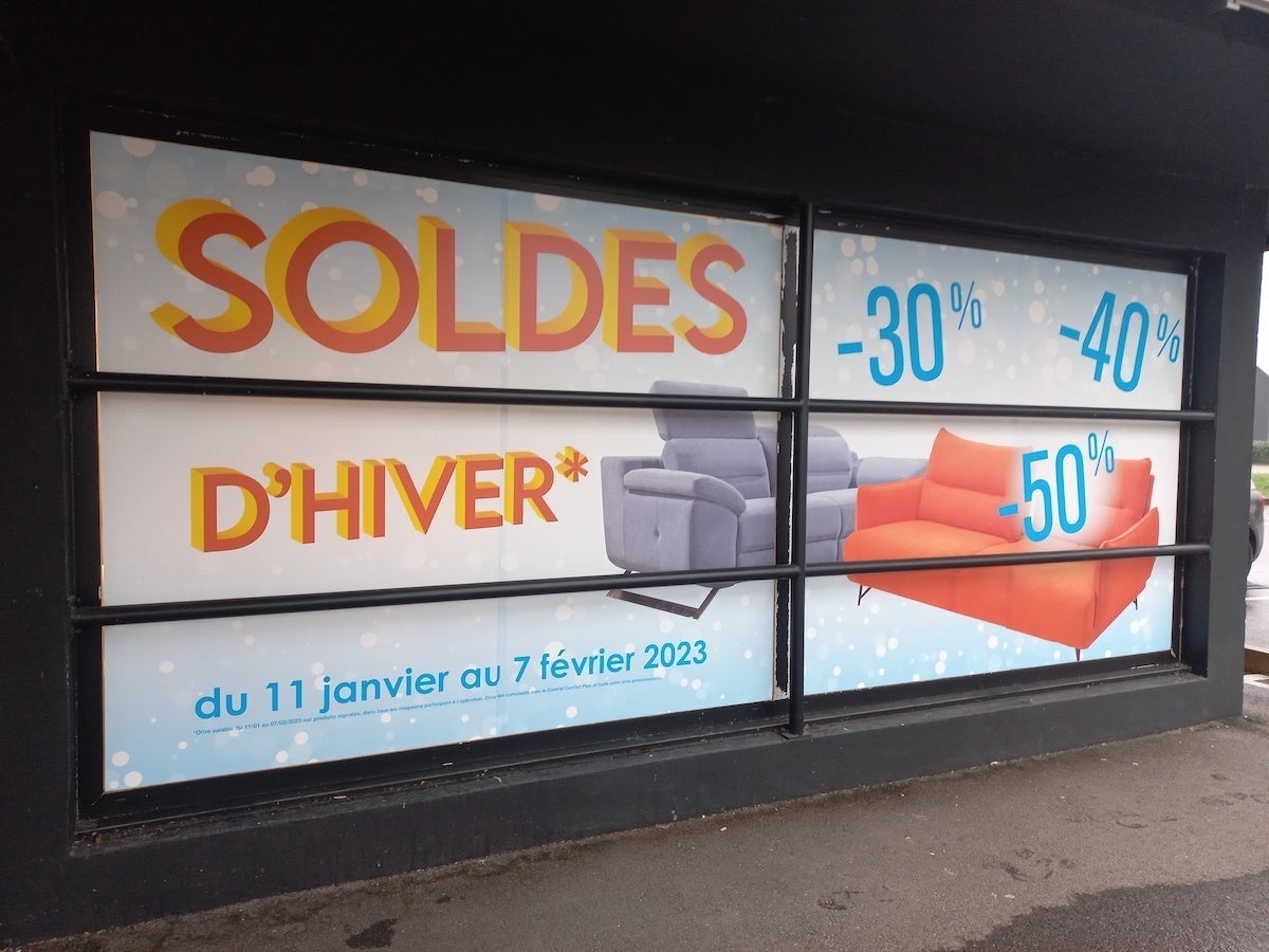 Adhésifs sur vitrines pour publicité temporaire (soldes)