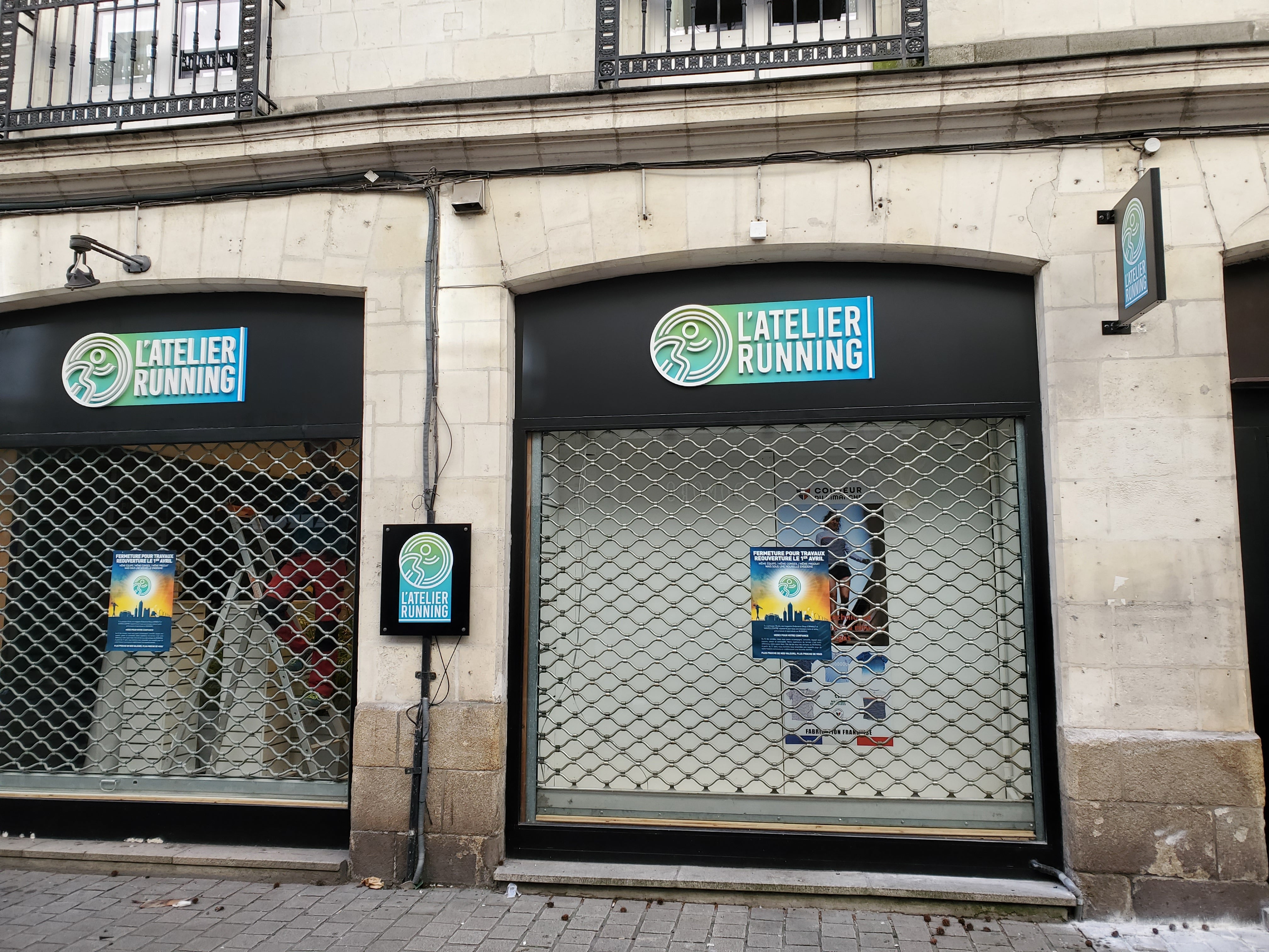 Enseigne, adhésif et stand par Signarama Nantes