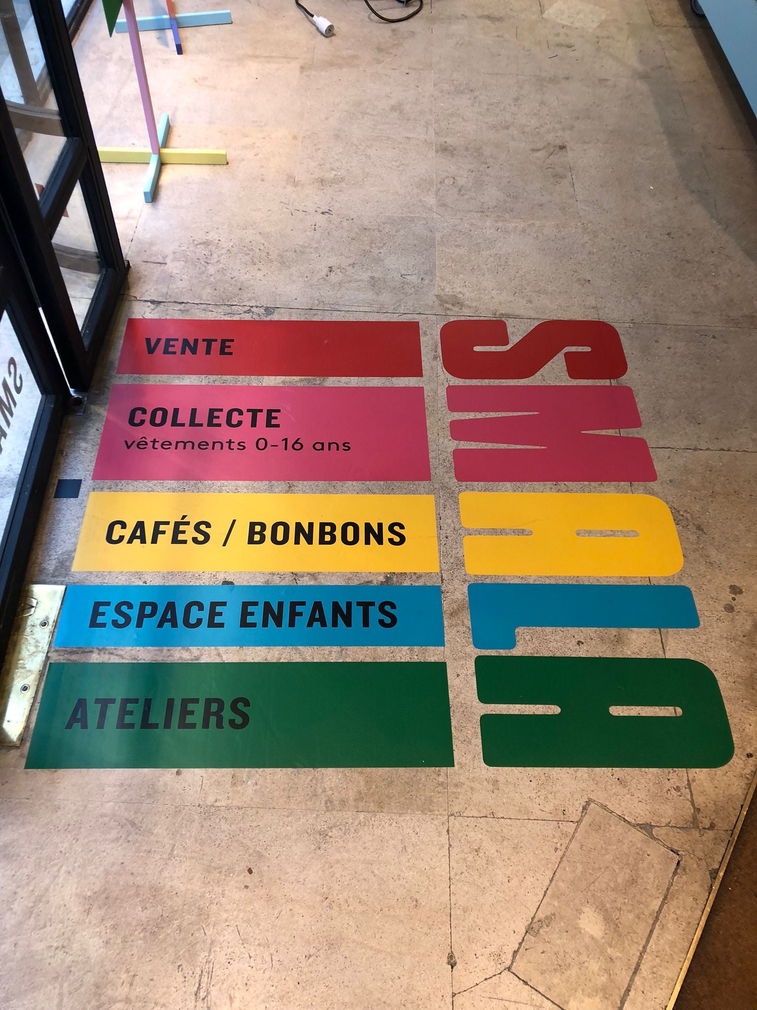Réalisation de signalétique pour la boutique SMALA