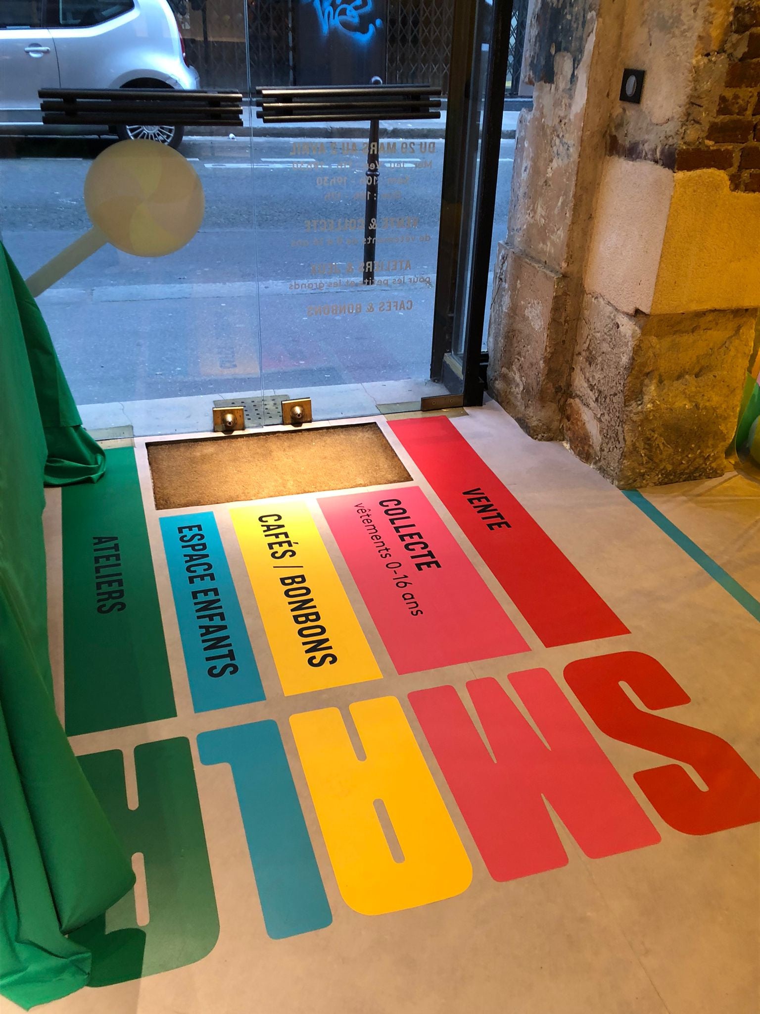 Réalisation de signalétique pour la boutique SMALA