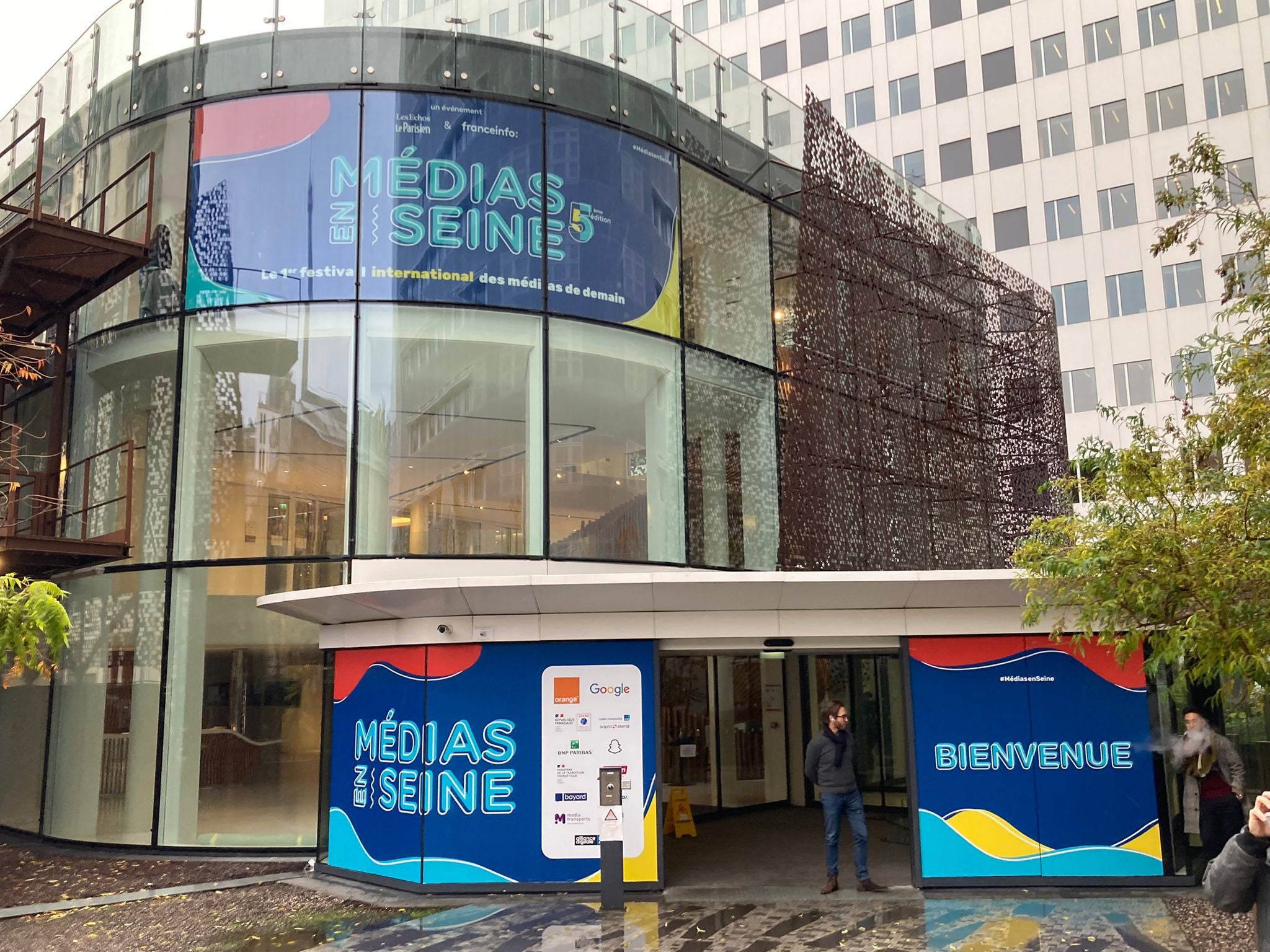 Réalisation de vitrophanie pour le festival MEDIAS EN SEINE