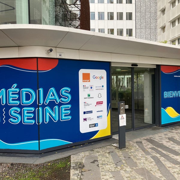 Réalisation de vitrophanie pour le festival MEDIAS EN SEINE