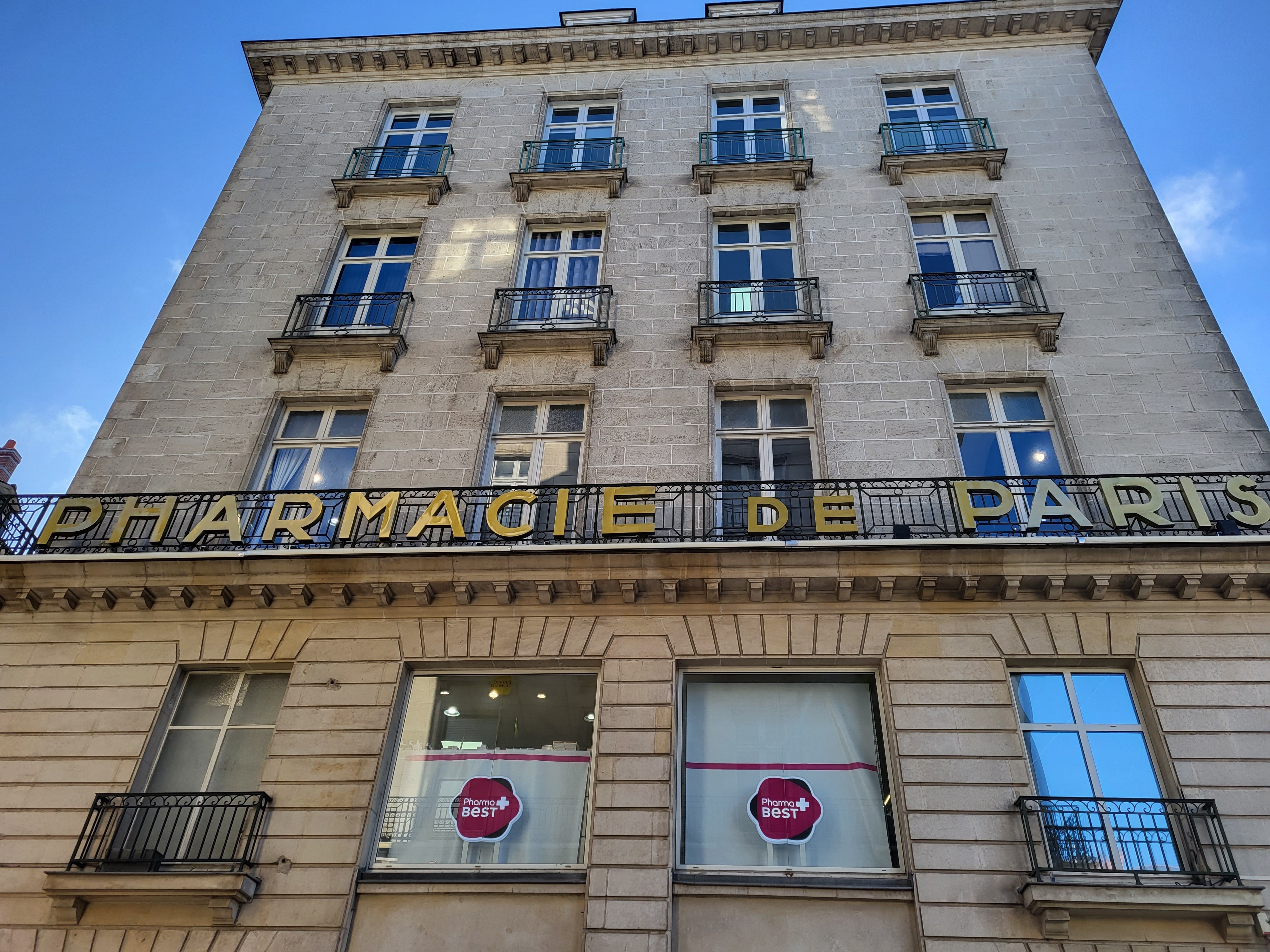 Marquage au sol, drapeau double face, marquage véhicule par Signarama Nantes