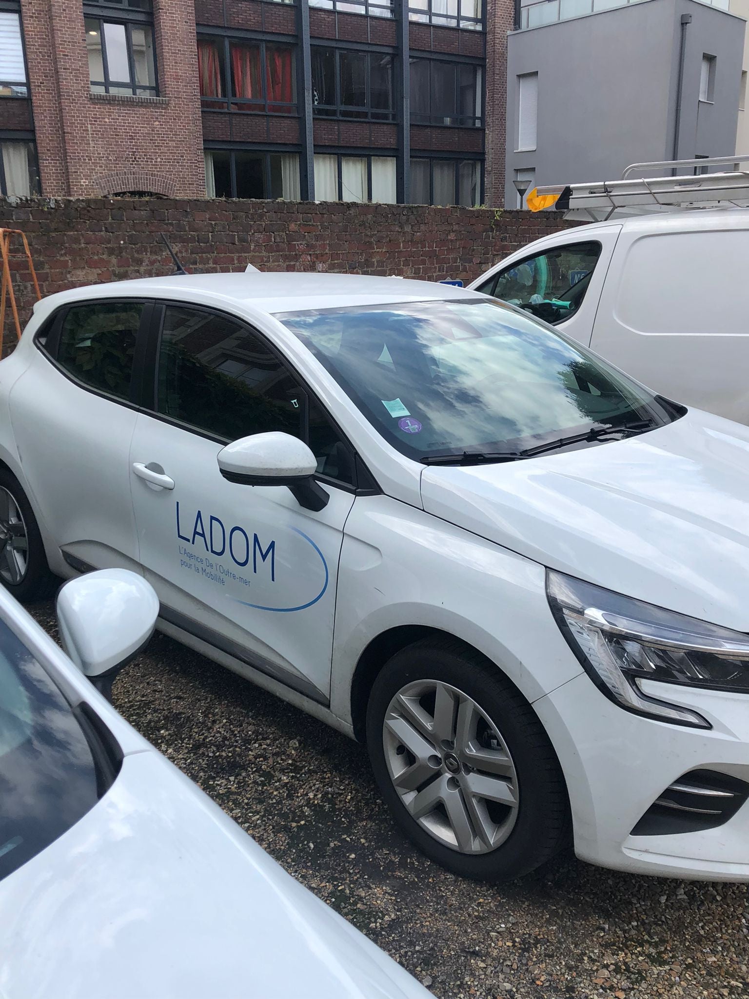 Marquage flotte véhicule pour LADOM