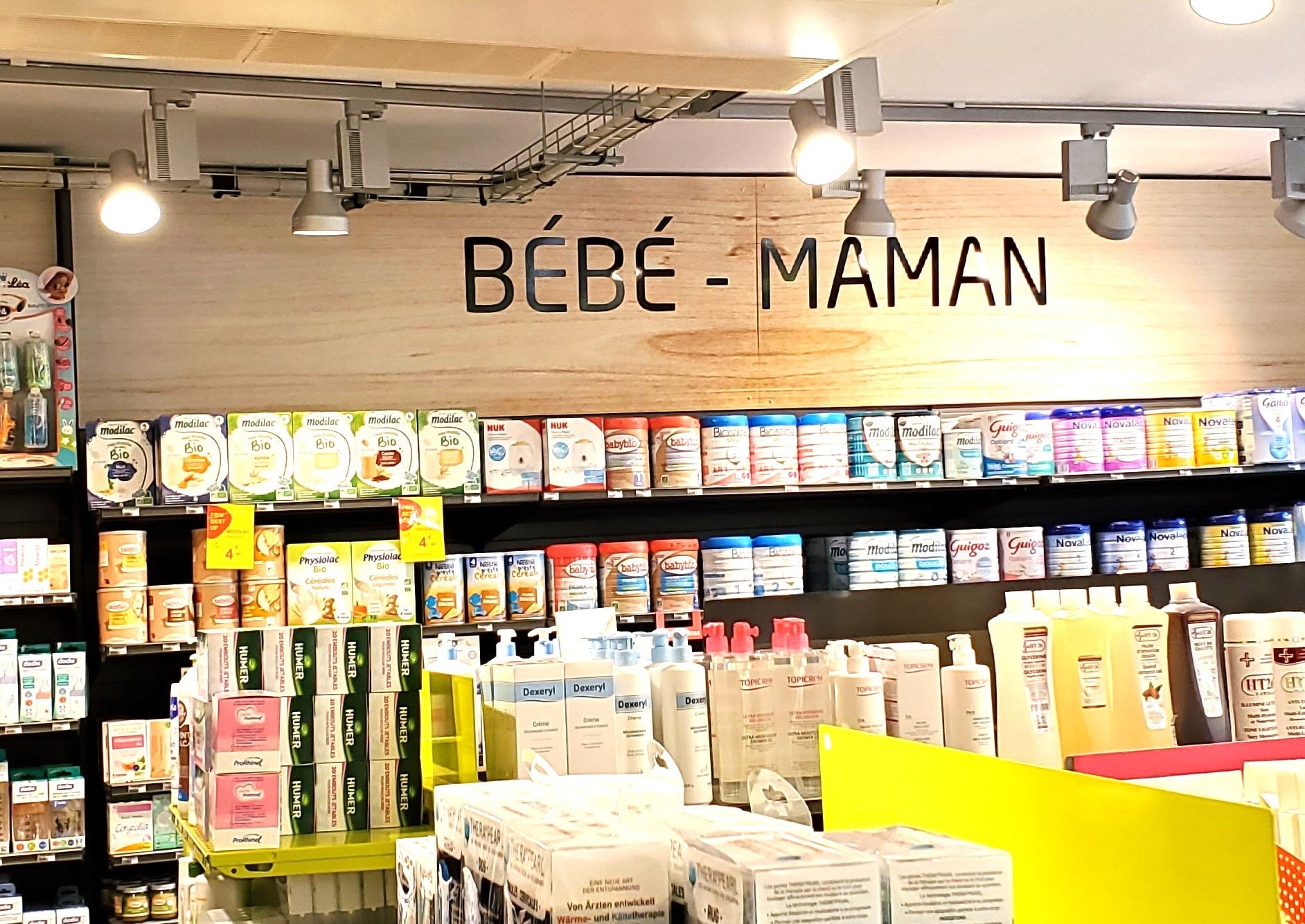 Adhésifs pharmacie, ambulances, vente au détail par Signarama Nantes