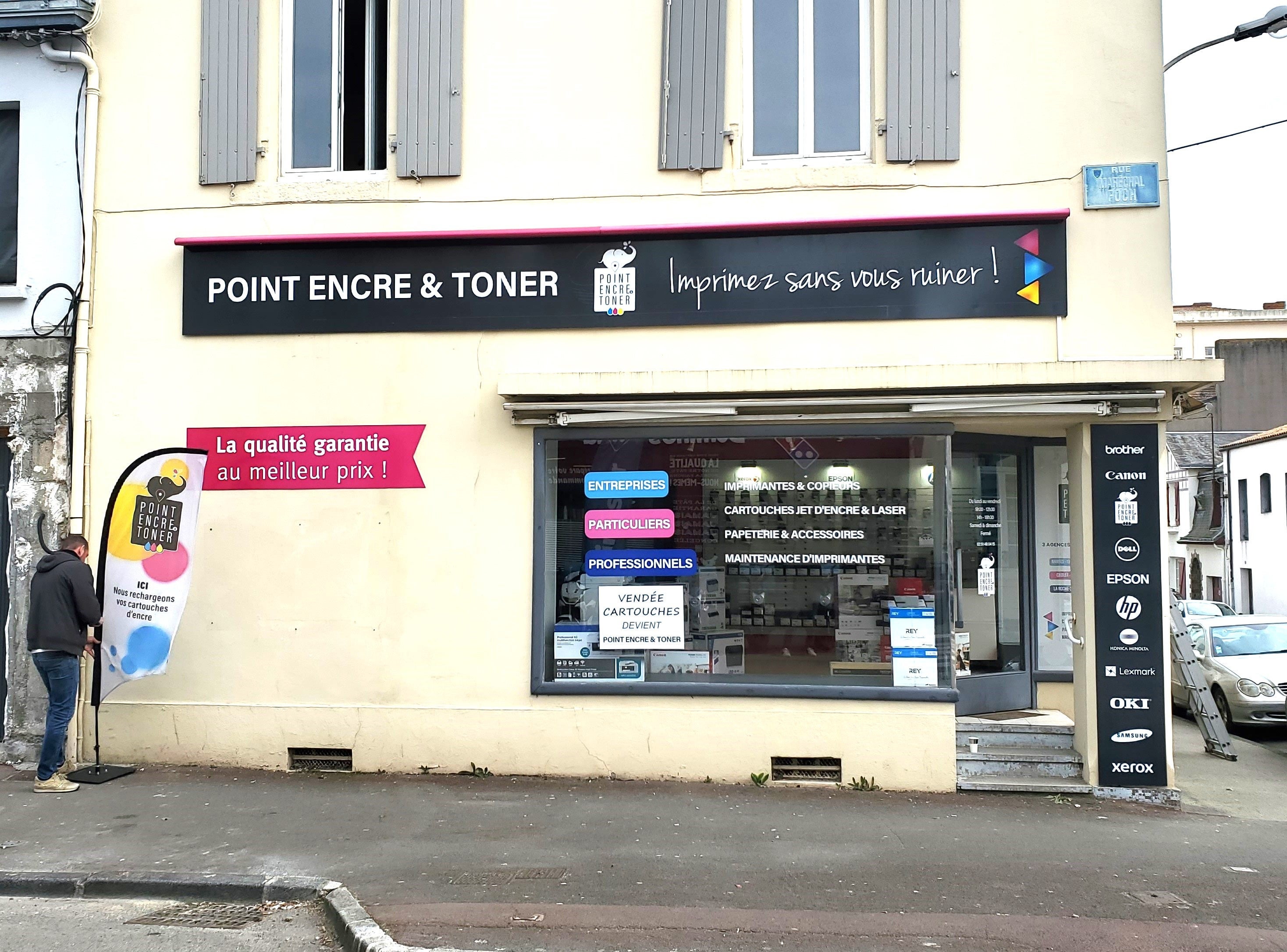Adhésifs pharmacie, ambulances, vente au détail par Signarama Nantes