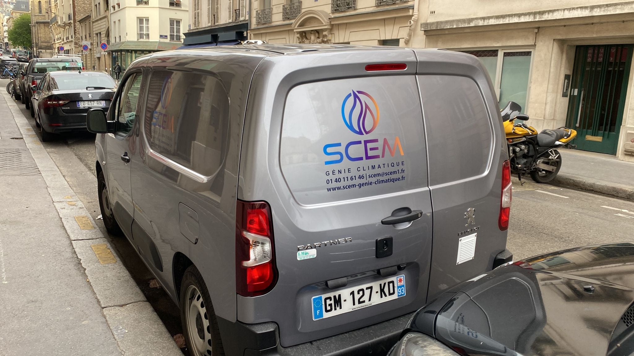 Marquage vinyle adhésif pour véhicule de SCEM