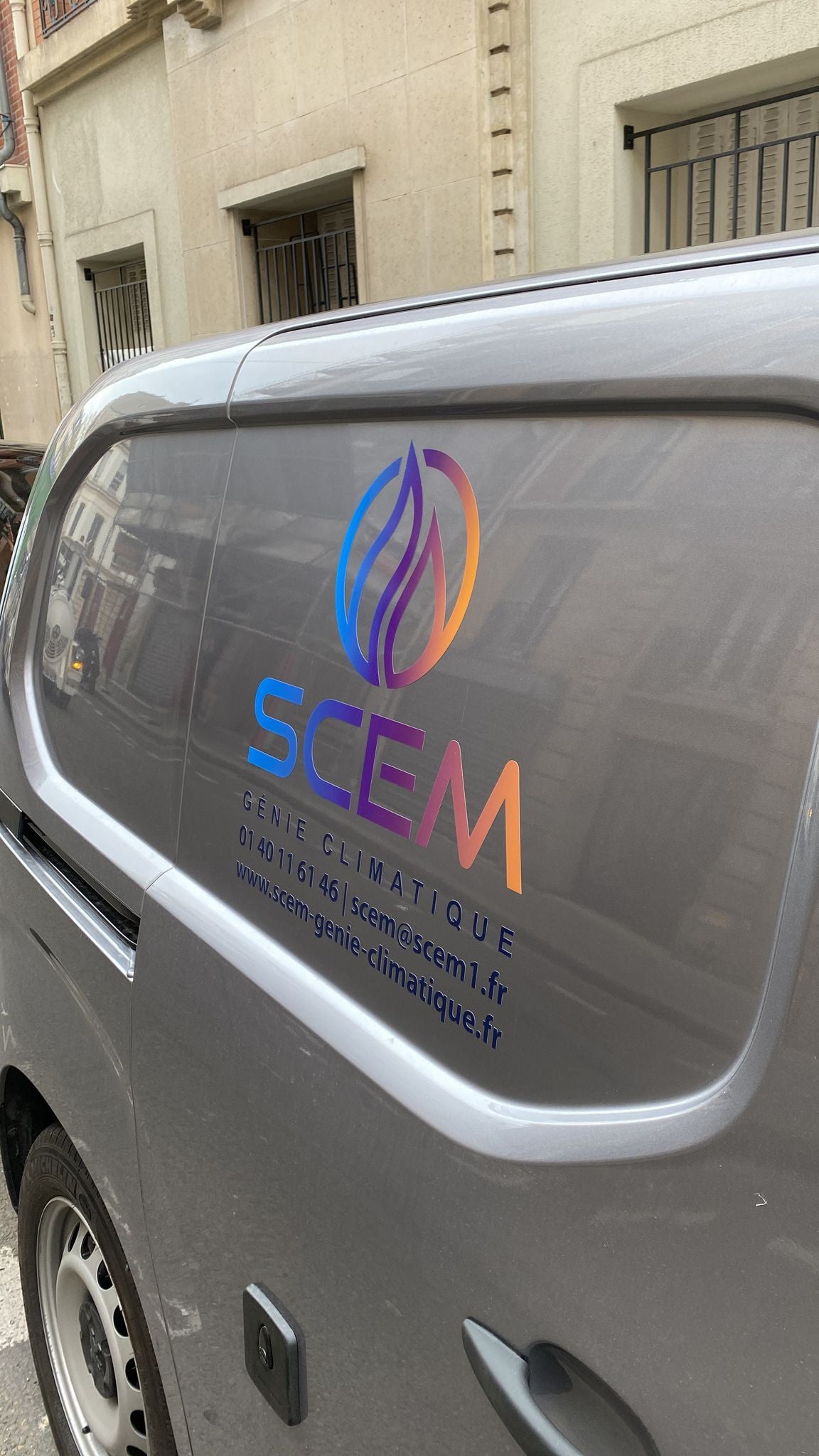 Marquage vinyle adhésif pour véhicule de SCEM