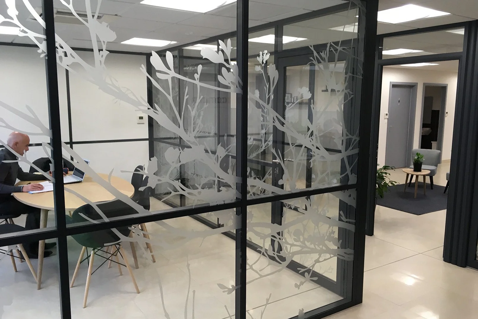 Vitrophanie & films adhésifs sur mesure pour vitrines