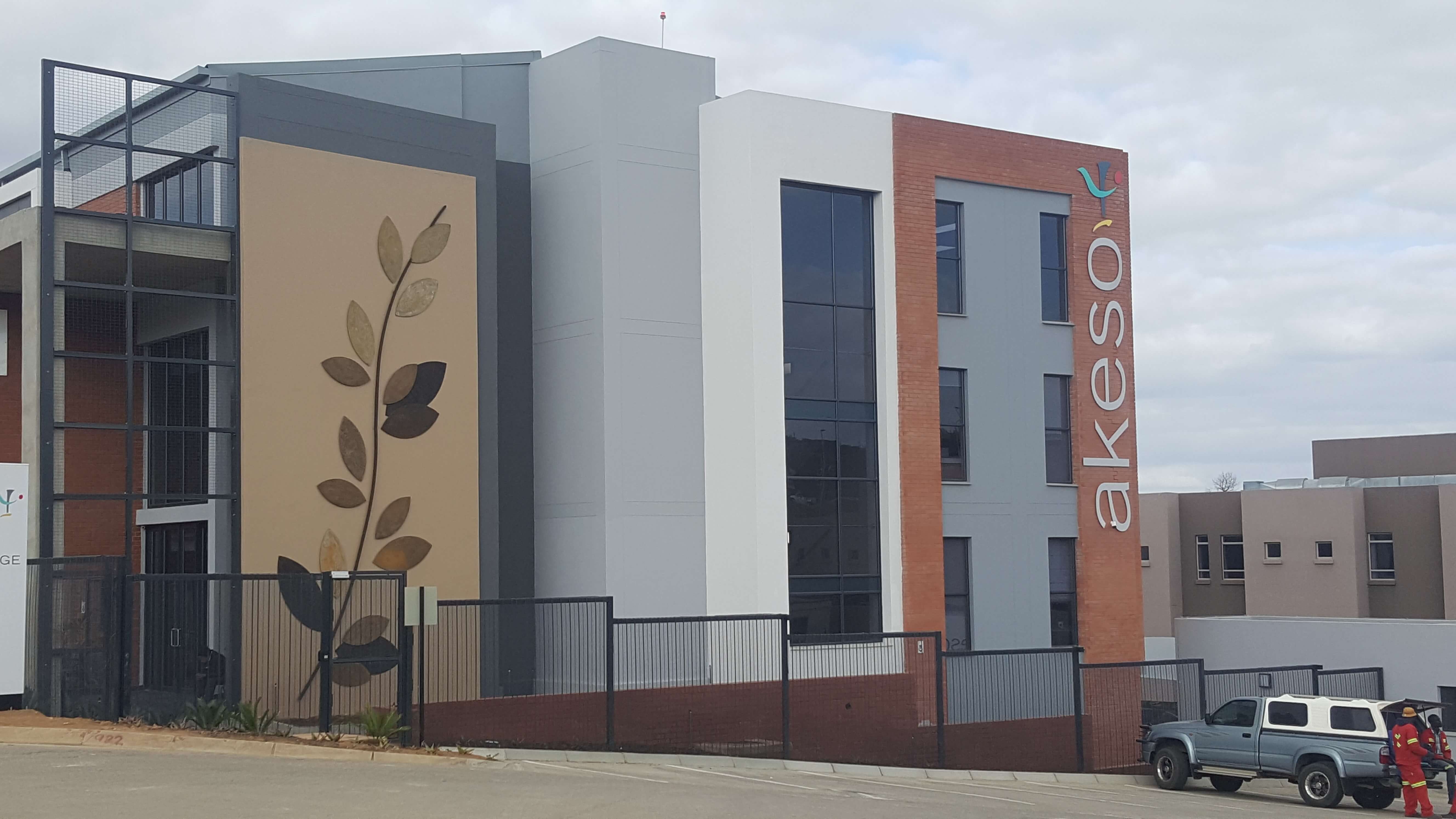 Akeso Aluminium cut outs and rusted leaf motif