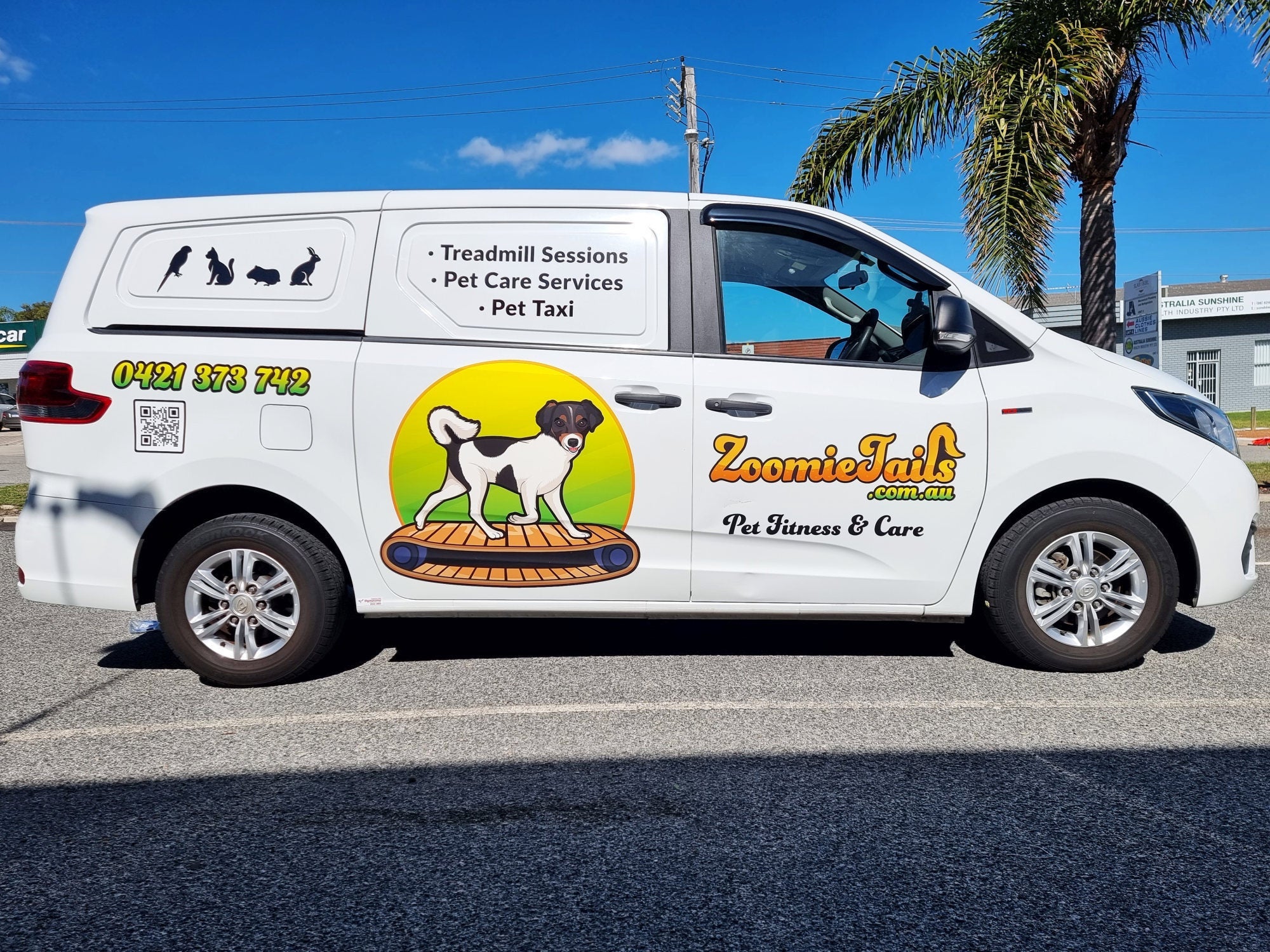 Zoomie Tails Van Graphics