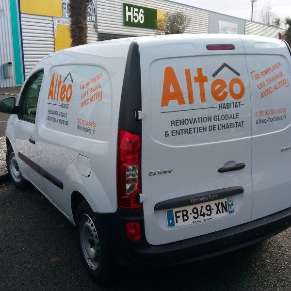 marquage-adhesif-vehicule-professionnel-camionette-arcachon-signarama