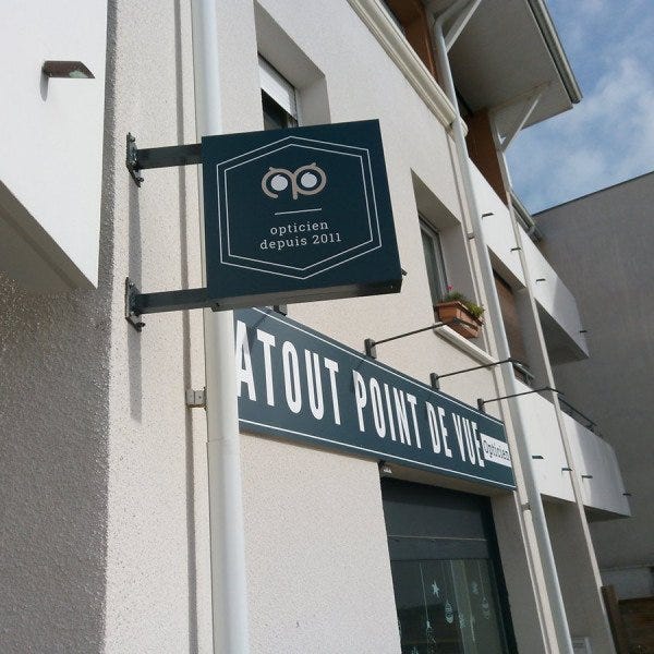 Caisson Drapeau non lumineux 60x60cm pour un Opticien