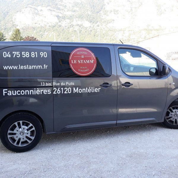 Stickers, logos, et lettrages adhésifs sur votre véhicule professionnel à Valence