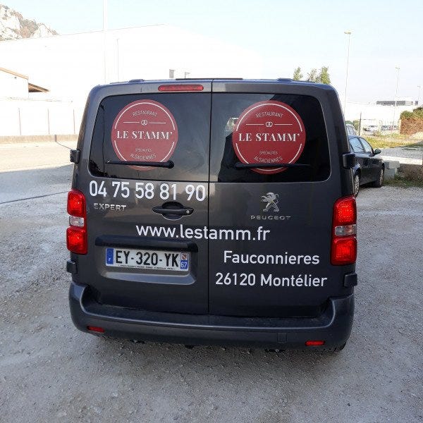 Stickers, logos, et lettrages adhésifs sur votre véhicule professionnel à Valence