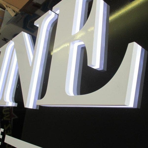 Lettres découpées lumineuses