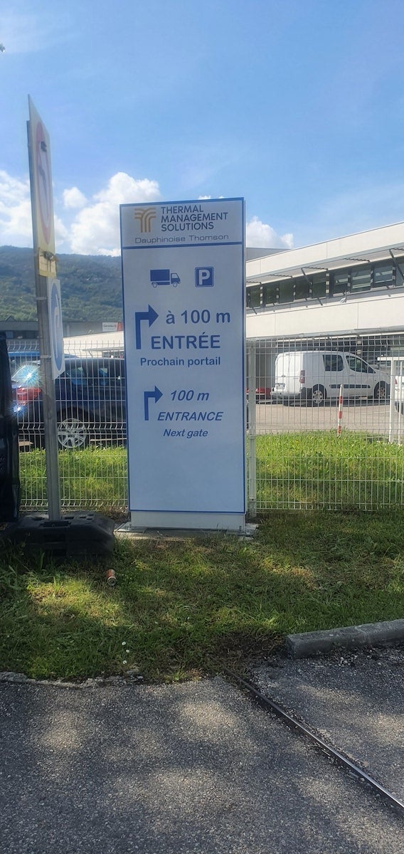 Panneau personnalisé pour signalétique extérieure