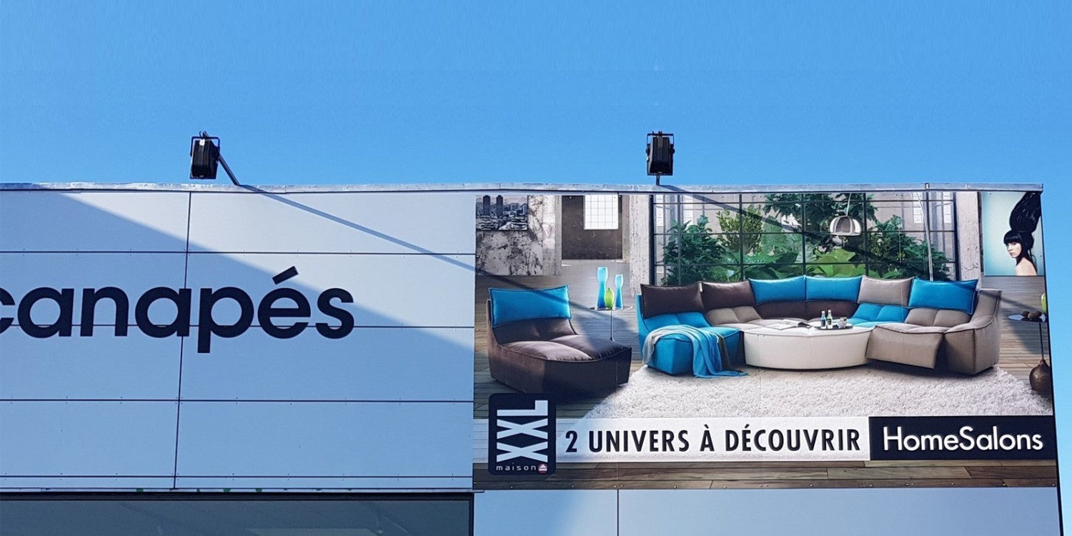 Panneau éclairé par spots