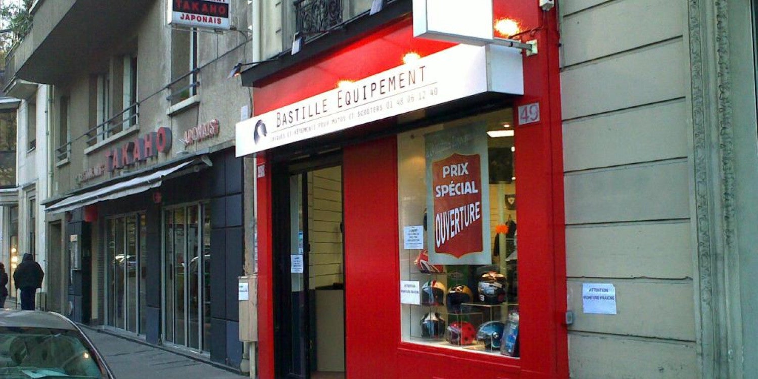 Panneau éclairé par spots