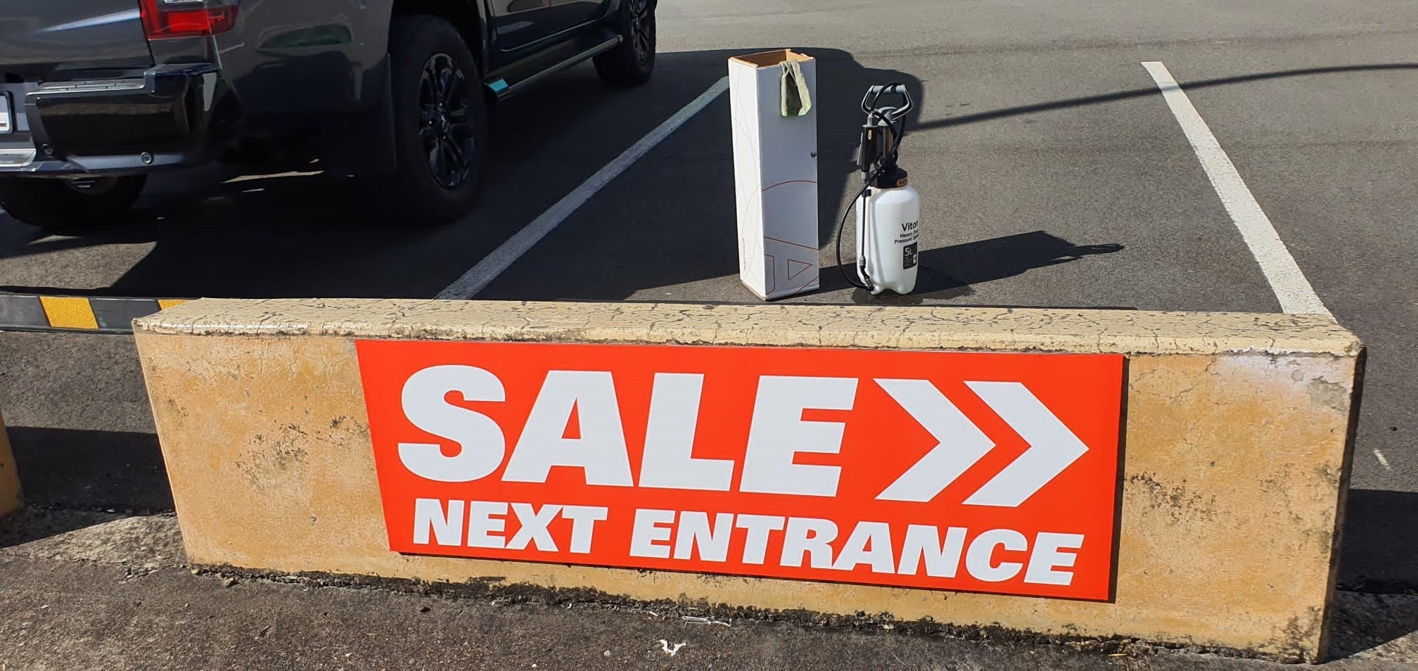 Sales and Clearance signs at Fraser