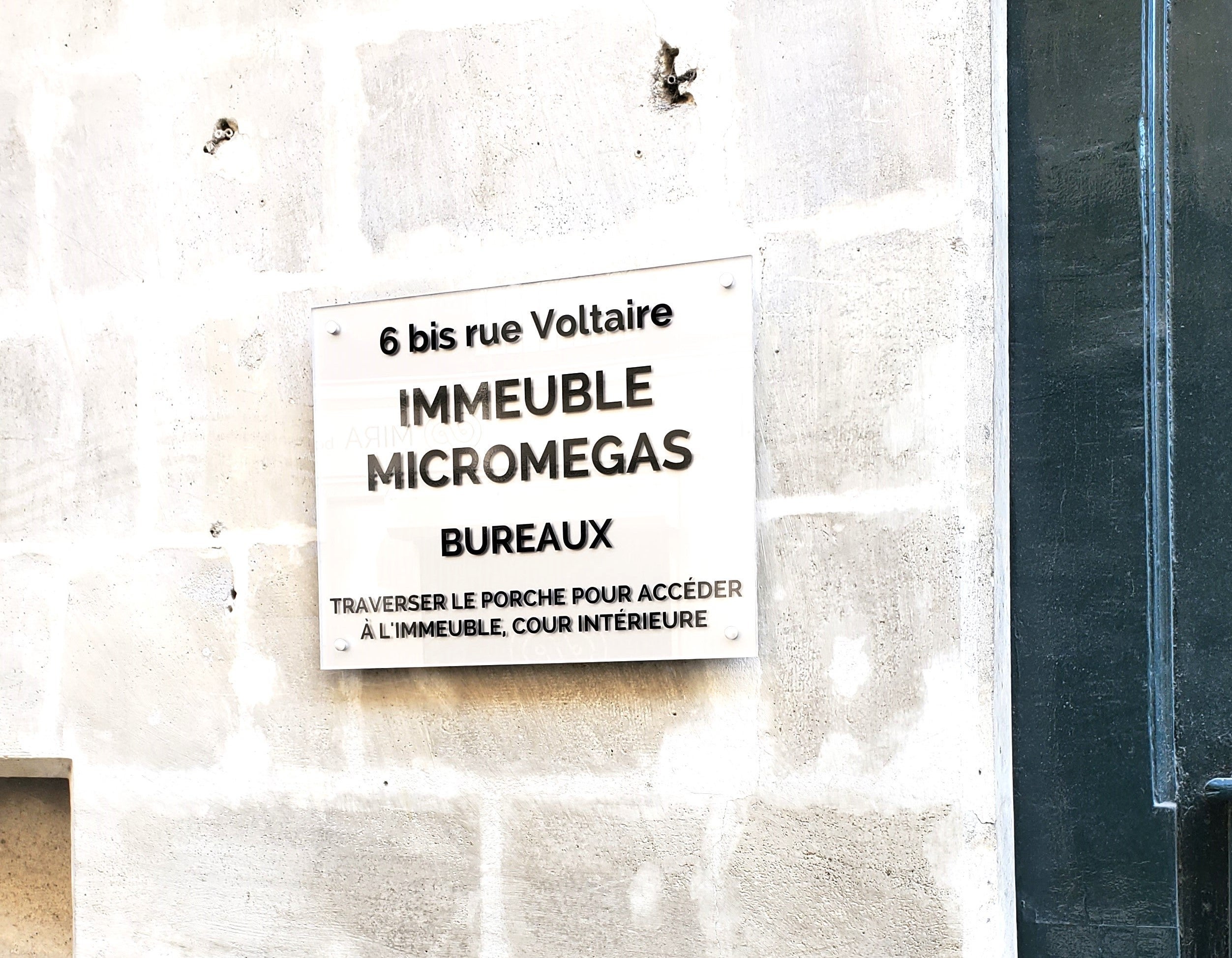 Plaques et adhésifs pharmacie par Signarama Nantes