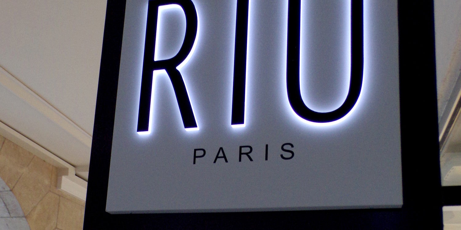 Lettres découpées rétro éclairées