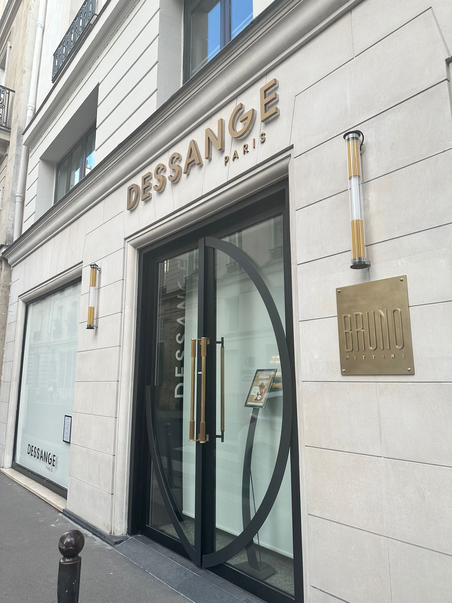 Illuminez votre beauté avec notre enseigne lumineuse dorée pour Dessange !